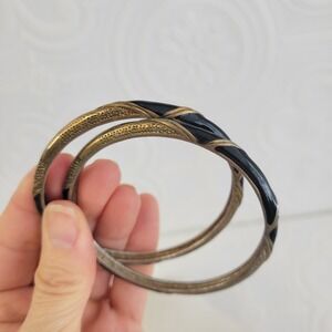 Vintage Black Enamel Gold Tone Textured Bangle Bracelet Set of‎ 2 8-9 Inch